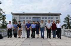 中殡协、殡葬标委会调研组座谈会在杨艺进行